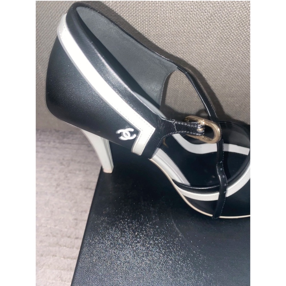 CHANEL Elegant Black and White Heels Sz 37.5 - Picture 4 of 10